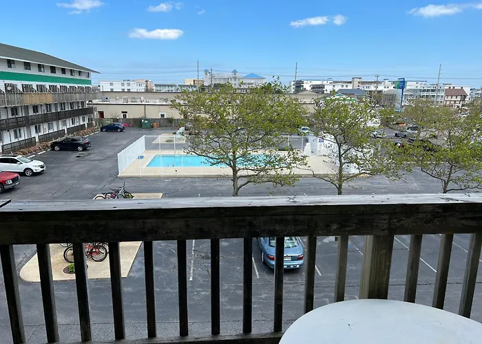 Ferienhaus Charming 1-bedroom At Raffles In North Ocean City, Steps From Northside Park